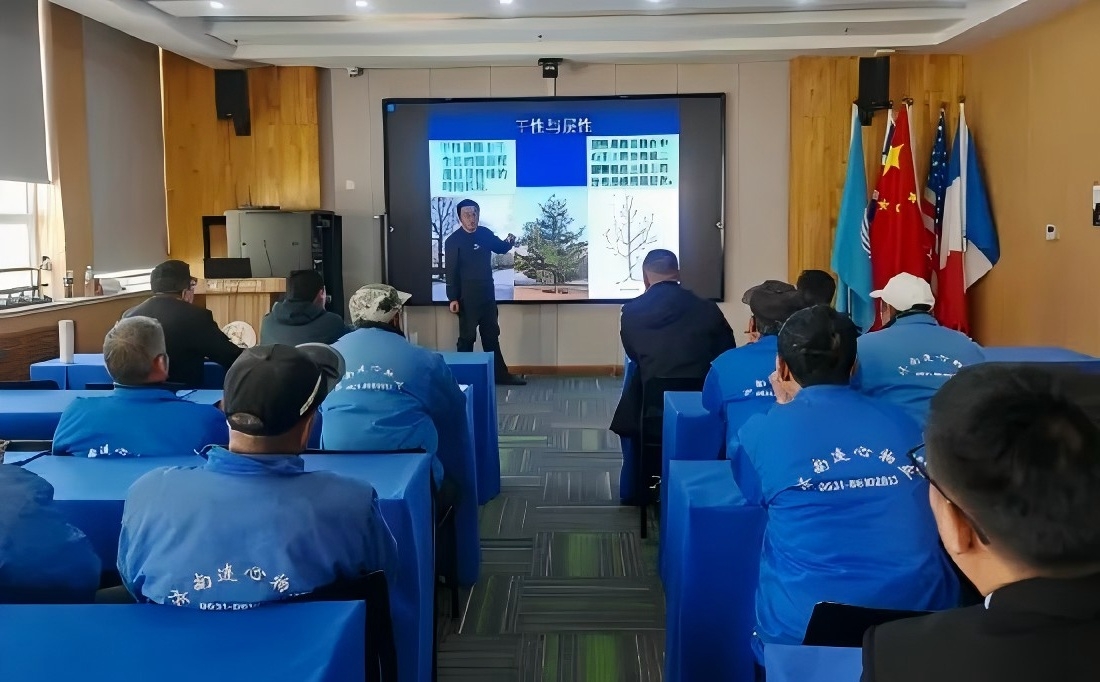 連心物業駐濟南外國語學校項目舉行2025年冬季綠化專項培訓